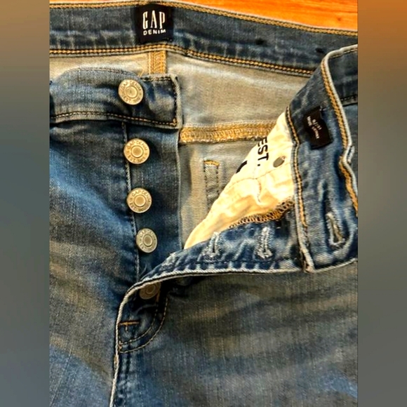 GAP Distressed 5-Button Jeans - Picture 4 of 4
